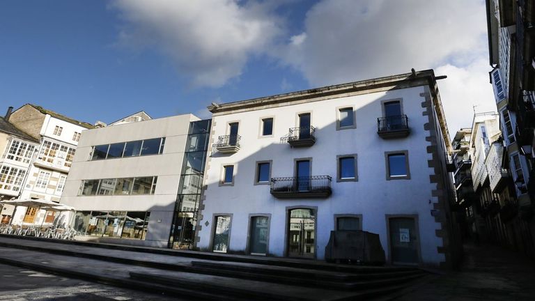 <span lang= gl >O acto ser na sala multiusos da casa consistorial de Viveiro</span>