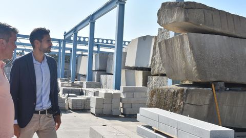 El director xeral de Planificaci�n Enerx�tica e Minas, Pablo Fern�ndez Vila, visit� la empresa Granitos Excavaciones y Contrucci�n, en A Merca.