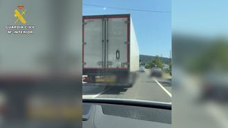 Los hechos ocurrieron el mi�rcoles, cuando un agente de la Guardia Civil, que se encontraba fuera de servicio, circulaba por la carretera N-VI, a la altura de Sobrado-Baralla en sentido Madrid..