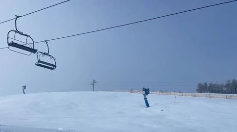 As� est� la estaci�n de esqu� de Manzaneda este lunes.