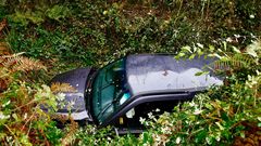 Un coche se despe�a en Vigo y acaba en el r�o
