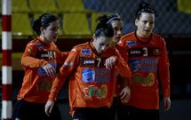 Las burelistas Bea Mateos, Peque, Daniela y Cris, tras un gol en el derbi ante el As Burgas.