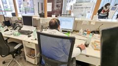 Un administrativo, en el centro de salud de A Parda, en Pontevedra, uno de los siete del �rea que comenzaron a funcionar con la aplicaci�n XIDE