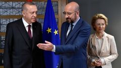 Erdogan, junto a Michel y Von der Leyen