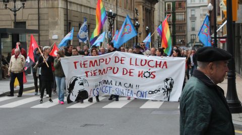 La cabeza de manifestaci�n a su paso por el Parch�s