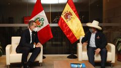 El rey Felipe VI en su visita a Per� con el presidente electo Pedro Castillo horas antes de su toma de posesi�n