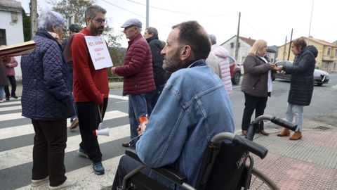 Jos� Antonio, el vecino de Cami�o do Sarxento que tiene el socav�n en la puerta de casa.