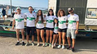La familia del Club de Mar de Castropol que rema en las traineras del conjunto del Occidente asturiano