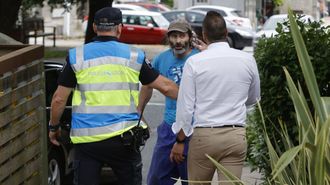 Un hermano del maltratador que apareci calcinado en Campo Lameiro, tras haber sido reducido en plena calle por el polica local de Moraa y el alcalde de este mismo municipio, Sito Gmez.