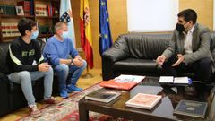 Reuni�n de Gabri�l Al�n con los representantes de la plataforma en defensa del transporte p�blico de O Carballi�o