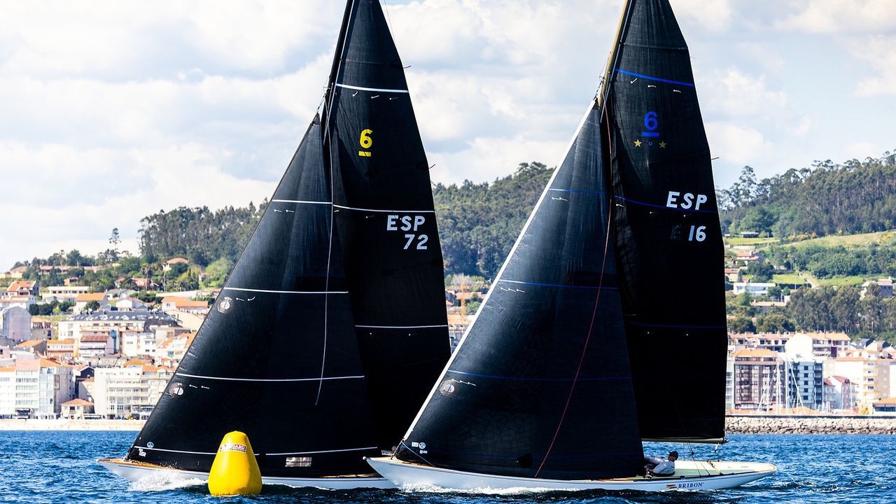 Bribon y Moura ganan la tercera serie del Trofeo Xacobeo de vela en Sanxenxo