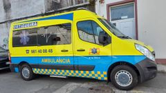 Ambulancia de servicio vital b�sico de Ortigueira, junto a la base del transporte sanitario del 061