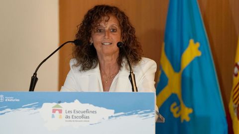 La consejera de Educaci�n, Eva Ledo durante la firma de los convenios con 22 ayuntamientos para la integraci�n de las escuelas municipales de 0 a 3 a�os en la red auton�mica, p�blica y gratuita de Les Escuelines/As Escol�as, este viernes.