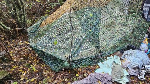 Tienda de campa�a en la que viv�an en Sober una mujer alemana y su hijo, menor de edad