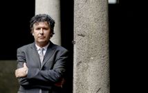 Jorge Barros lleva 25 a�os en la USC y los antibi�ticos entran en su �rea de estudio. 