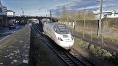 Un Alvia saliendo de la estaci�n de Lugo