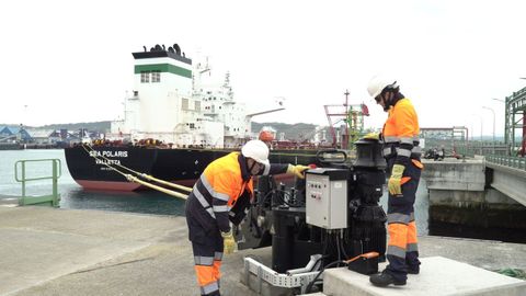 Descarga de crudo para la refiner�a coru�esa de Repsol