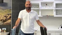 To�o Gonz�lez, gerente de A Morada a Moa, afirma que la familia que lo estaf� tambi�n actu� en otros locales de la zona