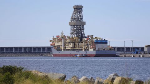 El Noble Valiant, atracado en el puerto exterior de A Coru�a
