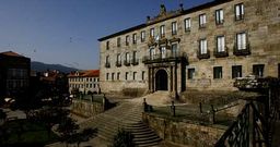 El inmueble de la plaza de Ourense tiene una superficie construida de 4.600 metros cuadrados.