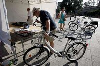 El taller de reparaci�n de bicicletas es otra de las actividades que formar�n parte del programa. 