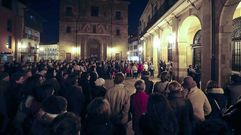 El Consejo de Igualdad de Oviedo convoc� hoy en la plaza del Ayuntamiento una concentraci�n bajo el lema  Nuestros derechos no se negocian. �Ni un paso atr�s en igualdad