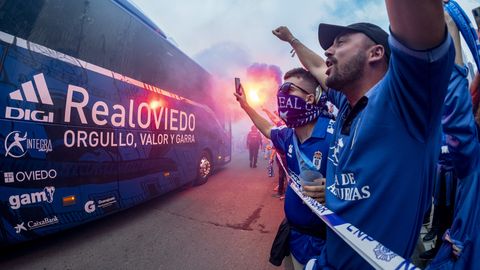 Aficionados del Real Oviedo antes del choque ante el Mirand�s