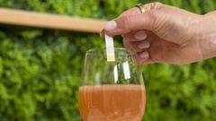 El kit funciona con una tira reactiva que se introduce en el l�quido