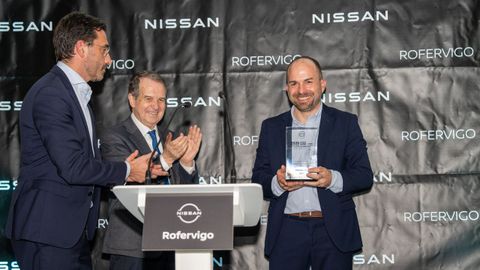 El alcalde y el CEO de Nissan Espaa entregaron el premio al responsable del concesionario