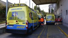 Ambulancias, en la entrada del servicio de urgencias del hospital Montecelo, en Pontevedra