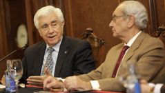 El embajador Jos� Cuenca, junto al presidente del Club N�utico de A Coru�a, Fernando Cobi�n Varela