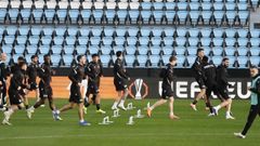 La llegada a Vigo y el entrenamiento en Bala&iacute;dos del PAOK antes de medirse al Celta, en im&aacute;genes