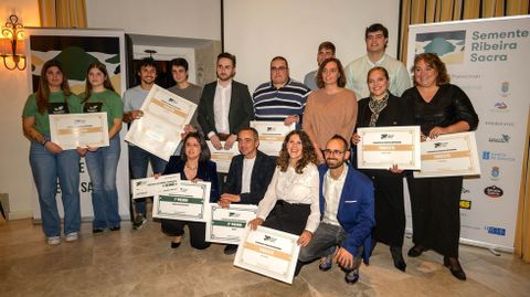 Representantes de la asociaci�n organizadora y de los proyectos finalistas, en la entrega de premios de la edici�n 2024