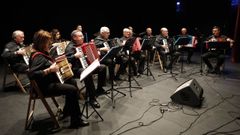 Actuacin de Acordeonistas da Maria, que tambin participarn en la fiesta de Burela