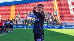 Mingo Celebra su gol ante el Cacereo con el gesto del arquero