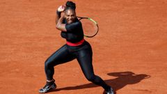 Serena Williams, durante su encuentro contra Kristyna Pliskova en Roland Garros