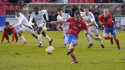 Champi anot el gol de la victoria desde los once metros