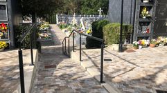 Todas las zonas comunes del cementerio tienen adoqu�n