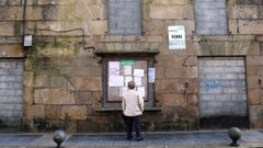 Imagen tomada ayer de una vivienda en estado ruinoso en el centro de Pontecesures