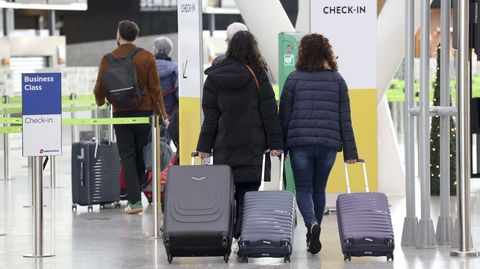 Lavacolla registra estos d�as un aumento del tr�fico por la demanda navide�a.