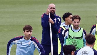 El entrenador del Celta, Claudio Gir�ldez, durante el entrenamiento de este s�bado.
