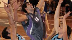 Mirotic con la camiseta del Palencia en un duelo frente al Breogn en diciembre del 2009