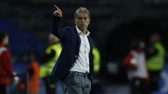 Natxo Gonz�lez, durante un partido en su etapa como entrenador del Deportivo.