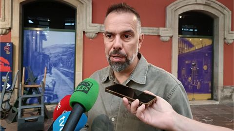 El secretario general de CCOO de Asturias, Jos� Manuel Zapico, antes de inaugurar la jornada sobre el cambio de modelo productivo y el impacto de la Inteligencia Artificial en el mundo del trabajo, en el Museo del Ferrocarril de Gij�n.