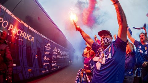 Aficionados del Real Oviedo antes del choque ante el Mirand�s