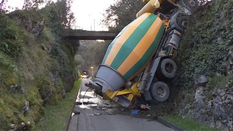 Cuba de hormig�n en la senda de Fuso de la Reina