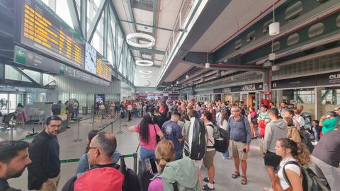 Pasajeros en la estación de tren de Santiago
