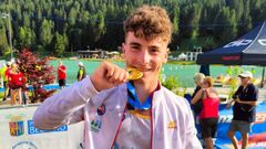 Mart�n L�pez, del N�utico Firrete disfrutando de su oro mundial en el K1 5.000 J�nior