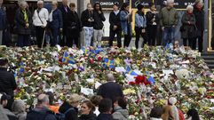 Flores y velas para recordar a las v�ctimas