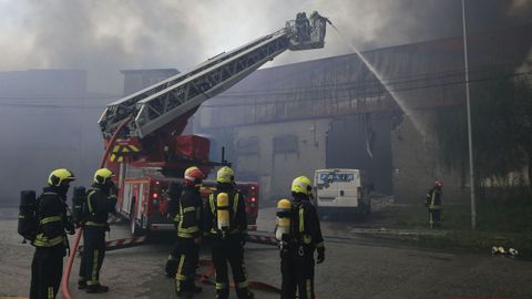 Bomberos de distintos destacamentos colaboraron en la extincin
